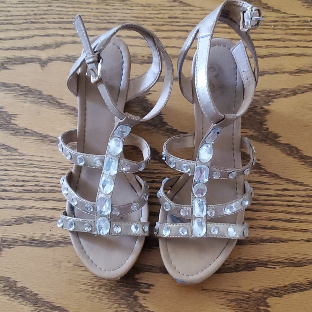 Wedge sandal - Picture 2 of 3